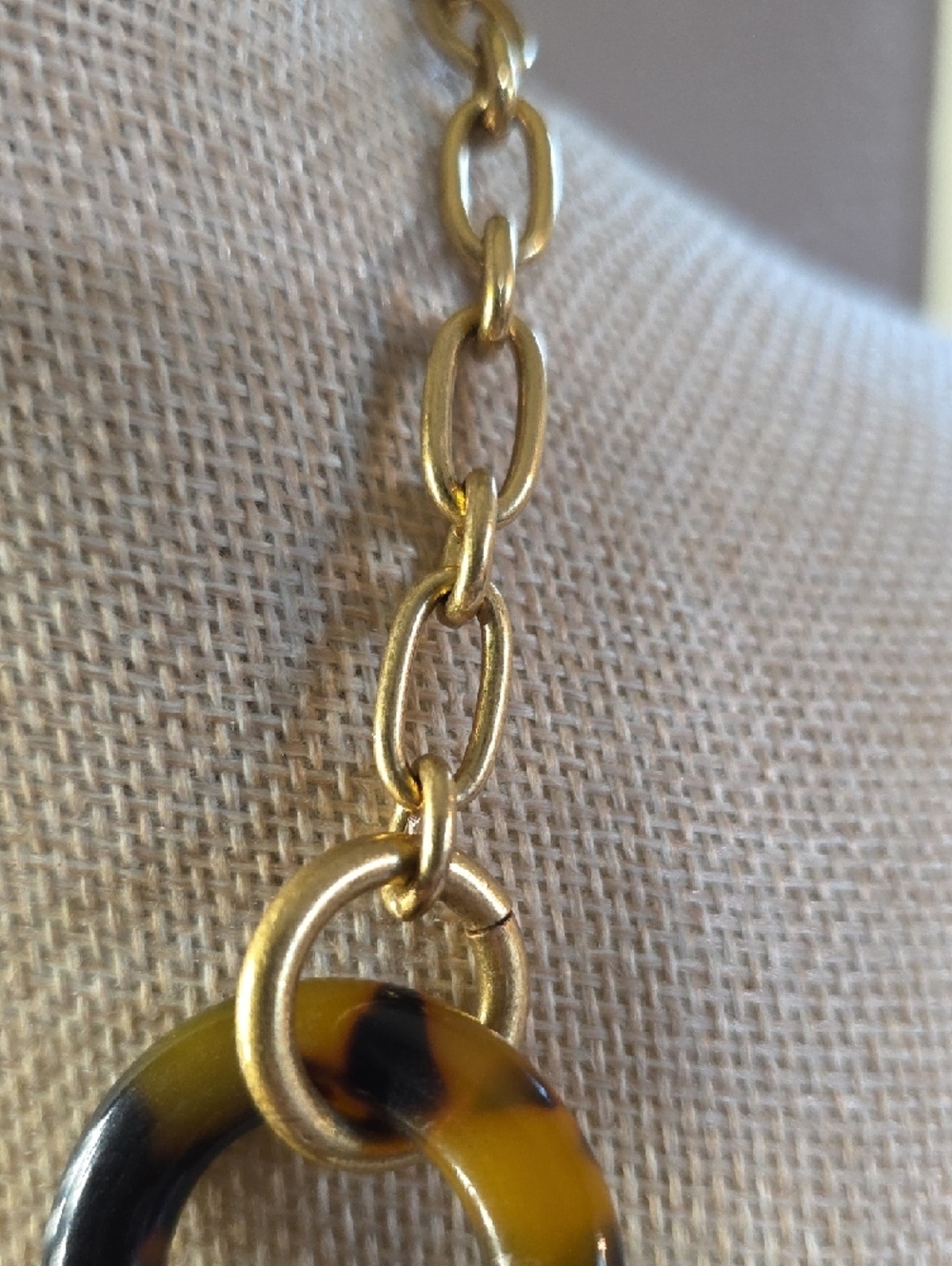 J. Crew faux tortoise shell and gold link statement Neclace - Picture 3 of 5